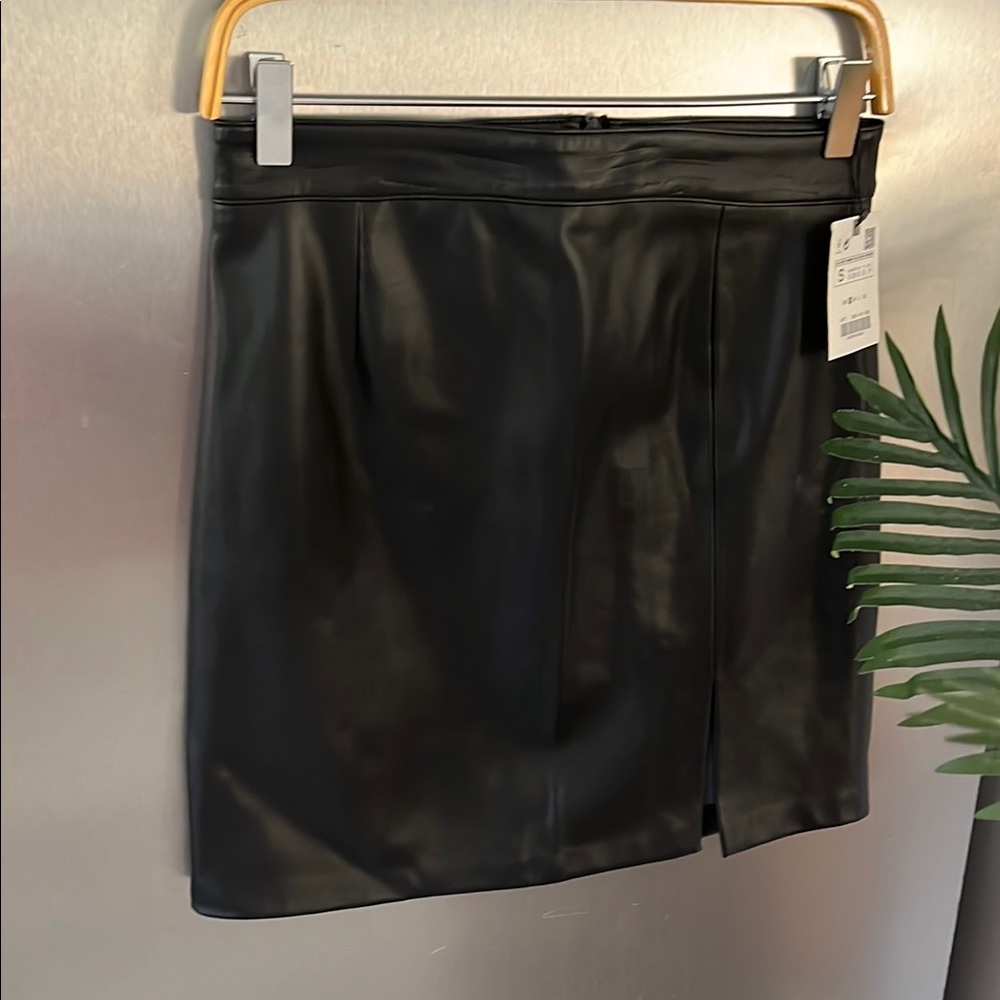 Zara Black Pencil Mini Skirt with Slit